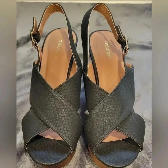 Size 10, Maurices Wedge Peep Toe Strappy Heels Sandals in black - Picture 4 of 11